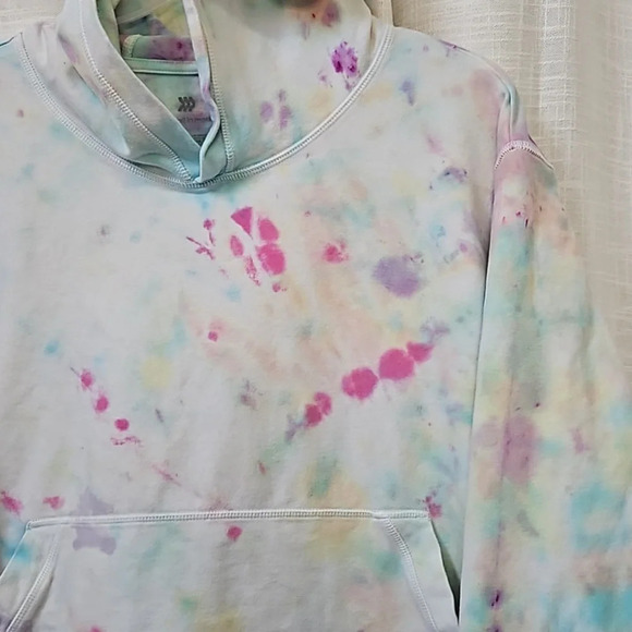 ALL IN MOTION HOODIE - Picture 2 of 11